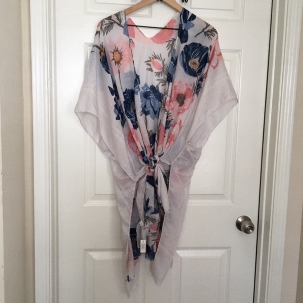 LAST ONE!! ๐ Floral Kimono - Picture 2 of 4